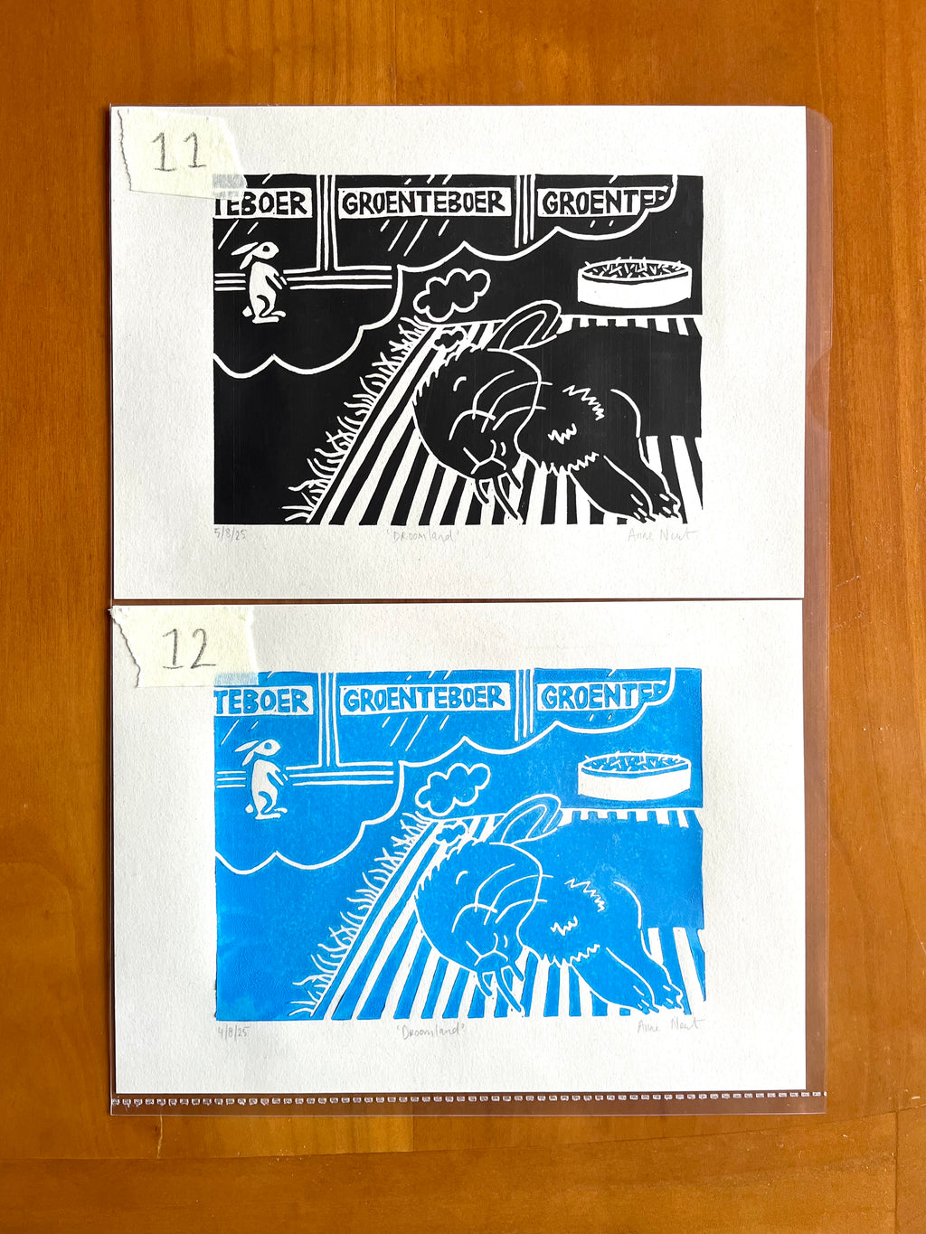 Lino print van tekening van dromend konijn door Anne Neuteboom cabaretier Anne Neut Boetiek