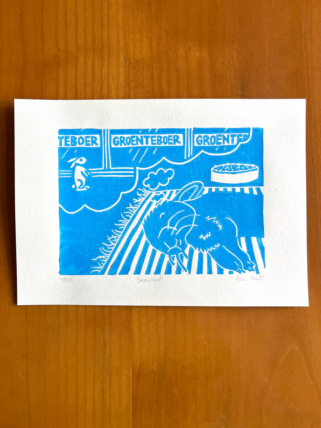 Lino print van tekening van dromend konijn door Anne Neuteboom cabaretier Anne Neut Boetiek