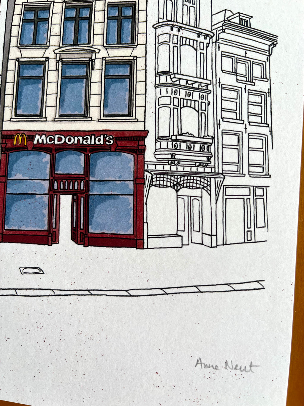 Tekening van de McDonalds op het Muntplein in Amsterdam door Anne Neuteboom cabaretier Anne Neut Boetiek