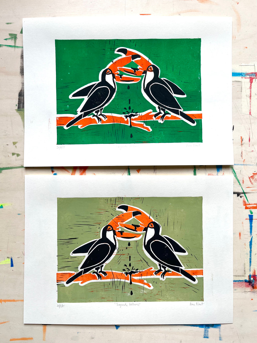 Handgemaakte linoprint door Anne Neuteboom cabaretier met tekening van tongende toekans Anne Neut Boetiek