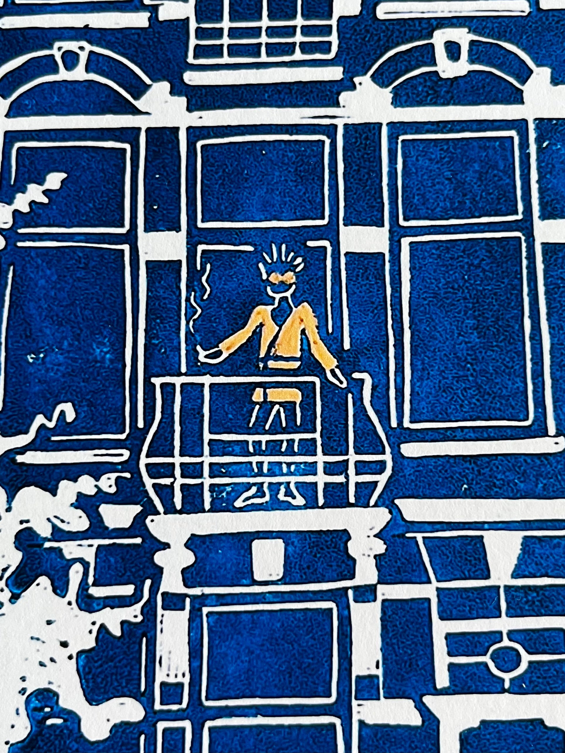 Fine art print van linosnede herenhuis met rokende bewoner door Anne Neuteboom cabaretier Anne Neut Boetiek