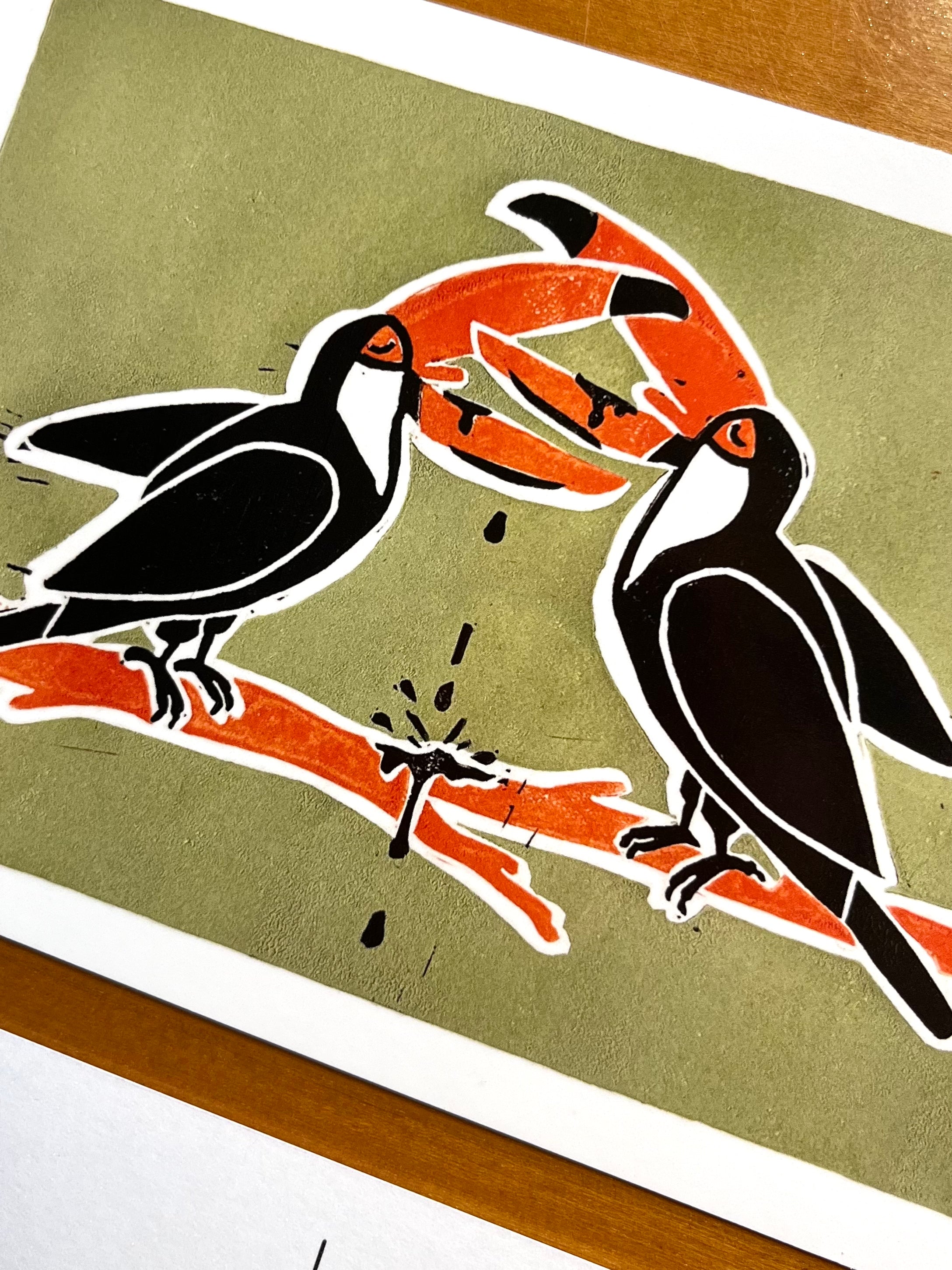 Ansichtkaart met linoprint van tongende toekans door Anne Neuteboom cabaretier Anne Neut Boetiek