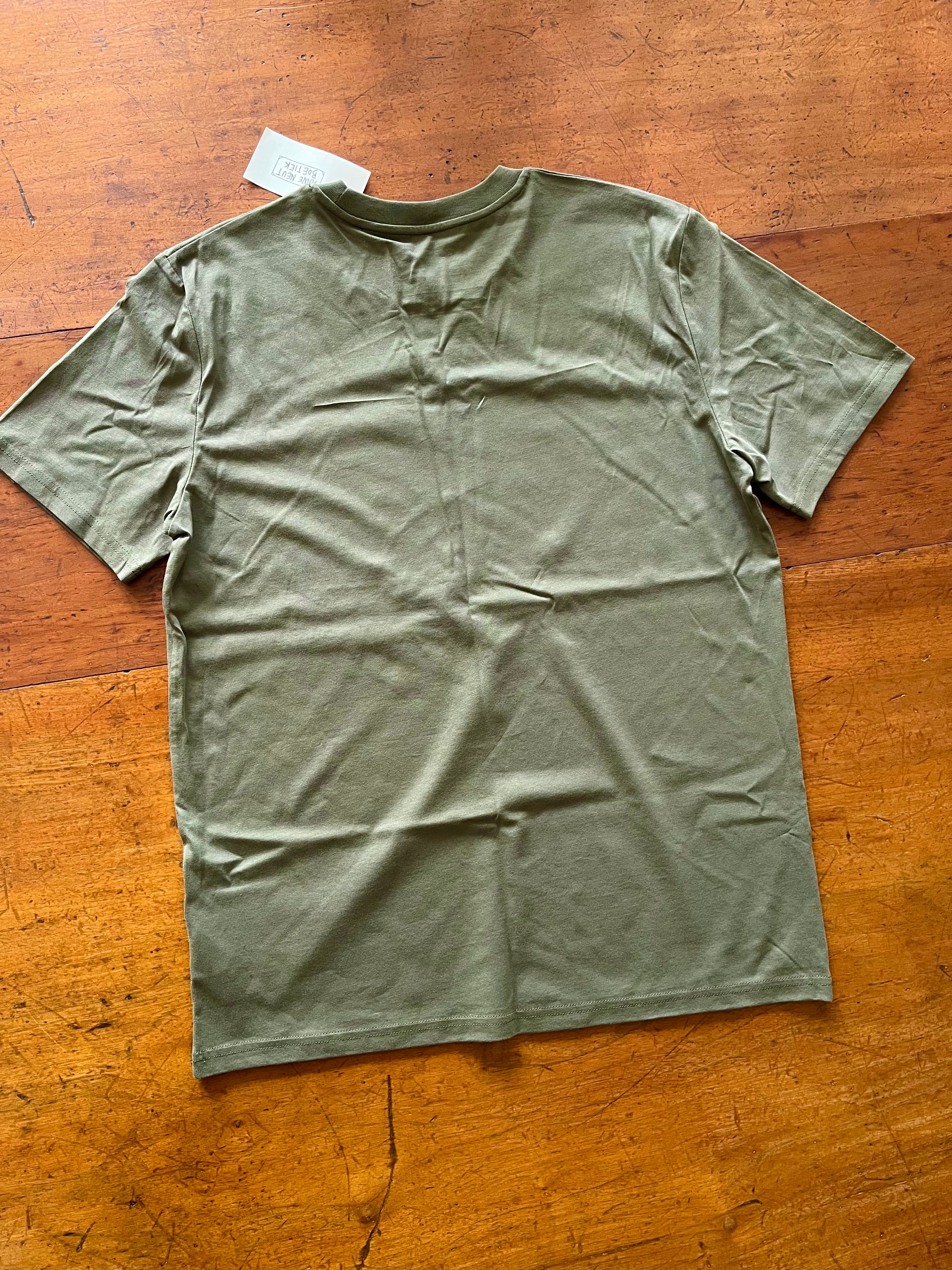 unisex shirt van biologisch katoen stanley stella fairwear met tekening van vogels die aan het tongen zijn door Anne Neuteboom cabaretier Anne Neut Boetiek