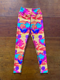 yoga broek met tekening van tongende vogels door Anne Neuteboom cabaretier Anne Neut Boetiek